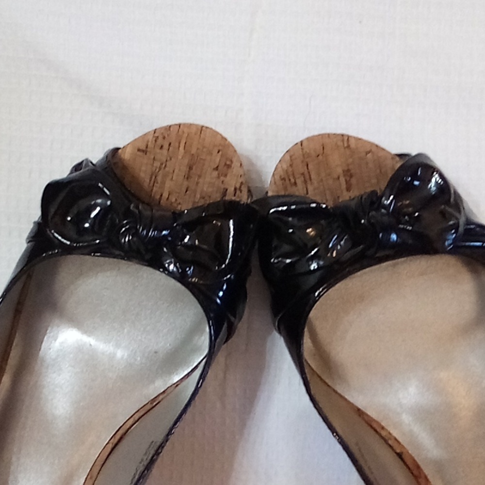 Shoes - Picture 6 of 7
